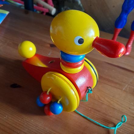 Starší tahací kačer dřevěný, 