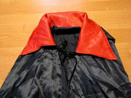 Karnevalový kostým -černý plášt vel 128-140, 