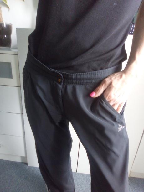 Kalhoty zn."adidas" vel."36/s" jsou větší, adidas