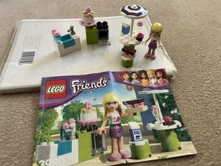 Lego friends 3930 stephanie a pekárenský stánek,