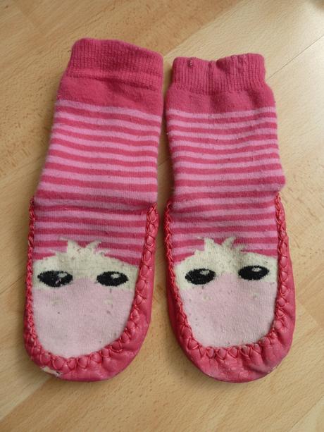 Ponožkové capáčky & papučky  vel. 23-26, 23