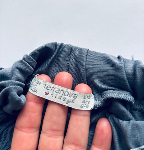 An9/ sukně tylová šedé barvy - v.8/9 let, 134