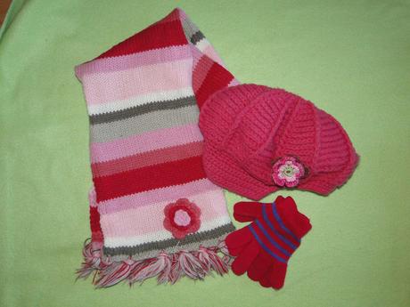 Háčkovaná bekovka / čepička a šála + rukavičky, tcm,110