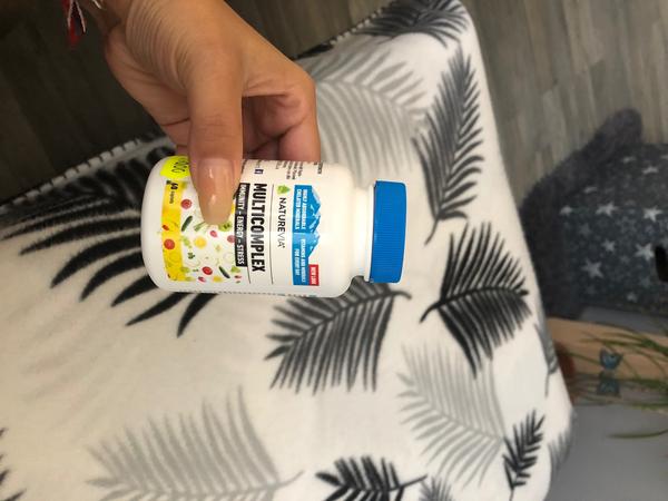 Vitamíny v těhotenství. Bere je někdo?