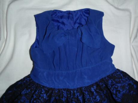 Exkluzivní modorfialkové šaty s černou krajkou, 92