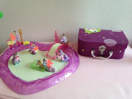 Filly konicci a kluziste s doplnky, 