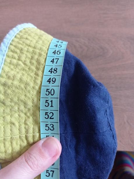 Bavlněný klobouček oboustranný, obvod 53 cm, 98