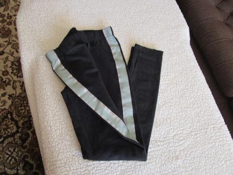 Pěkné černé bavl. teplejší legíny, z takka, takko,146