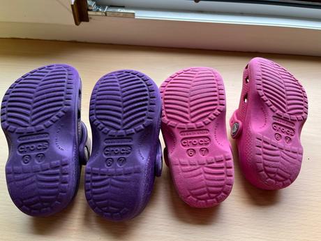 2x crocs 6/7, crocs,22