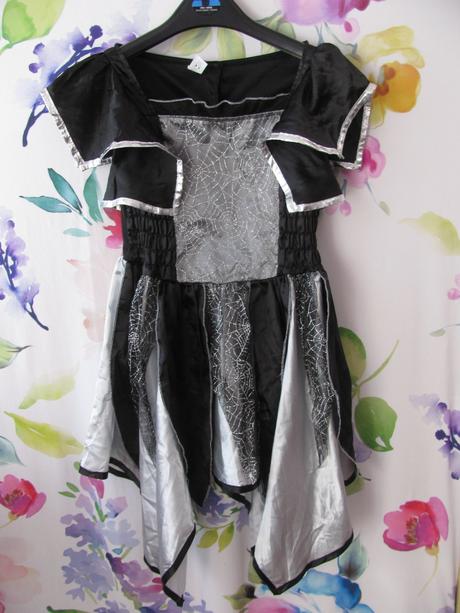 Karnevalový kostým-šaty krásné čarodějky,upírky, 