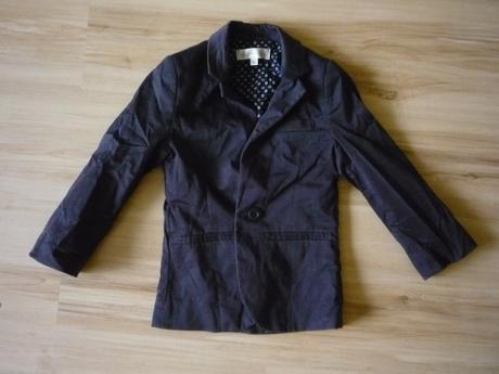 Tmavě modré sako, 104