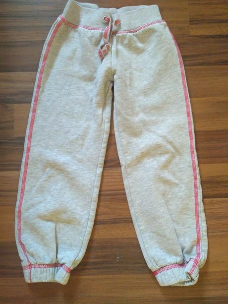 Šedé tepláky, marks & spencer,104