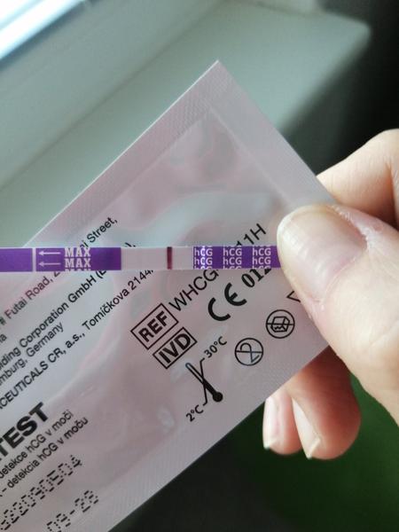 Vidíte druhou čárku na testu? Mám provést další test?