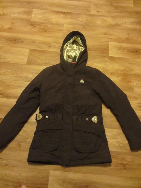 Tmavě hnědá bunda, nike,s