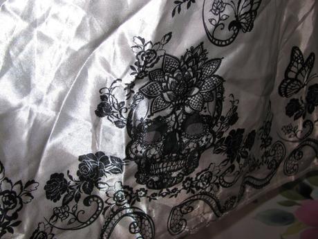 Karnevalové šaty, upírka, čarodějka apod., 