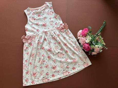 Ob/ šaty smetanové s růžemi zn. tu - v.5/6 let, tu,116