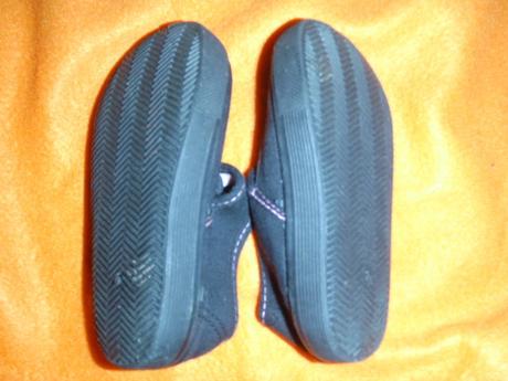 Černé vyztužené černé plátěnky s motýly, tu,22