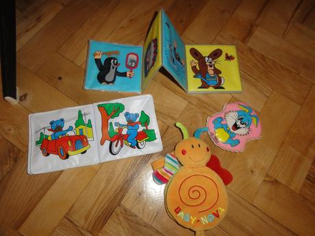 Plastové knížečky,