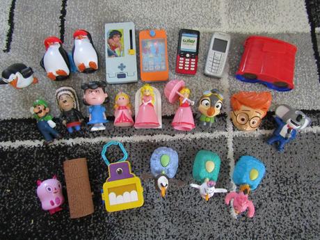 Mix hraček -z mekáče a jiné -22 ks,