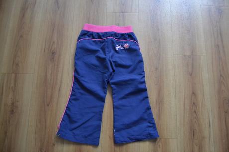 Tmavě modré tepláky, 86