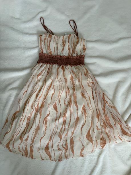 Béžovo-hnědé šaty velikosti s od vila, s