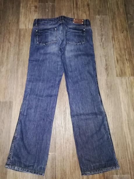 Džíny, 38