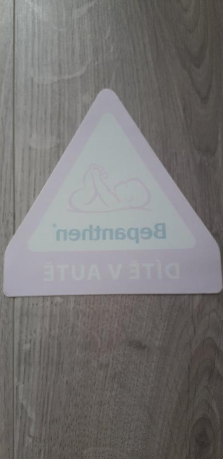 1168 - samolepka dítě v autě, 