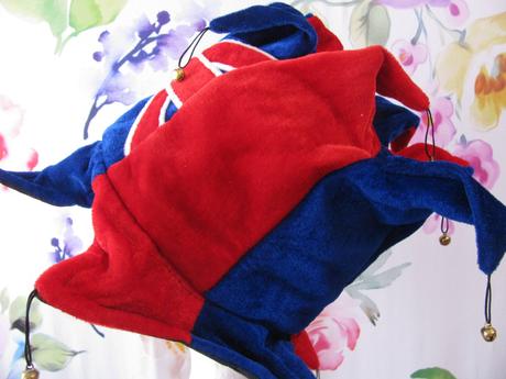 Kostým-čepice, klobouk-anglie, s rolničkami,