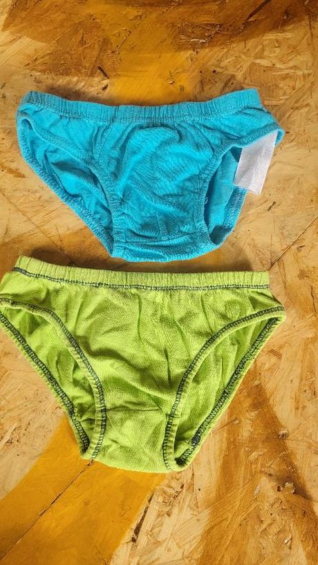 Trička, kraťasová souprava a slipy - 3 ks, 122–134