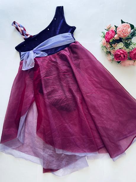 An13/ kostým body se sukní - v.9/11 let,