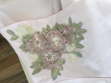 Nové vyšívané šaty s bolerkem, vel s/m - l,stace, s