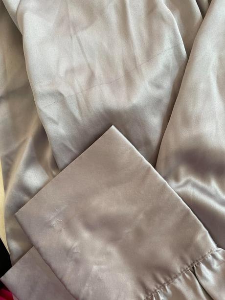 Satén halenka s cípem v pase, vel neuvedena cca m, m