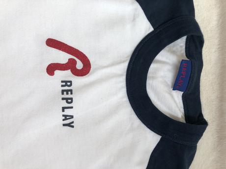 Xs tricko bile s napisem replay, replay,xs