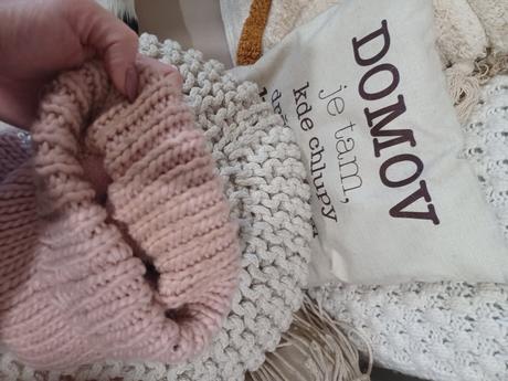 Starorůžová čepice s flitry kulich, takko