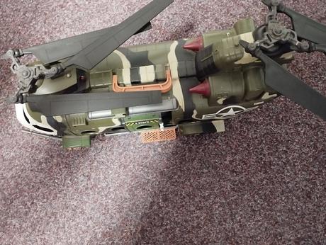 Vrtulník svítí a dělá zvuky, 