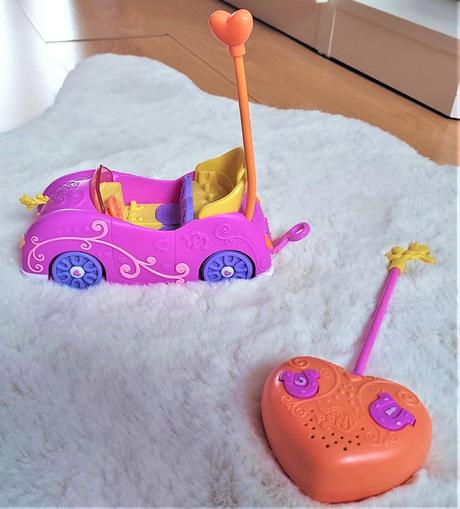 Autíčko na dálkové ovládání,