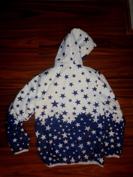 Překrásná modrobílá bunda s hvězdami, 140