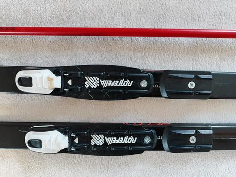 Běžky a hůlky, peltonen