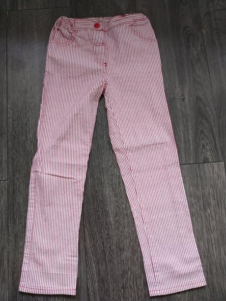 Pruhované kalhoty, 122