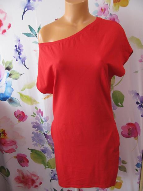 Červené šaty-asymetrický střih s odhaleným ramenem, m