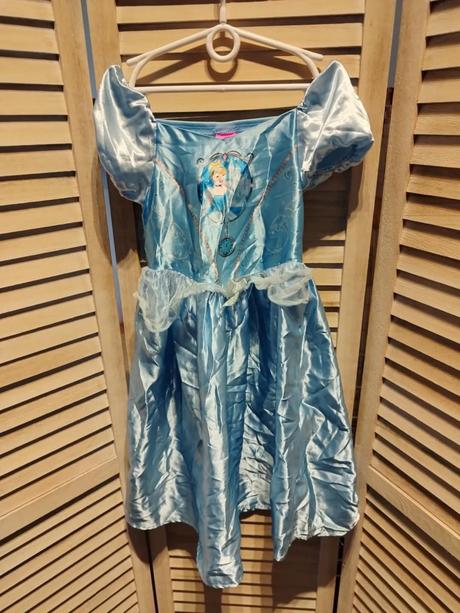 Popelka 5/6let 160kč, 