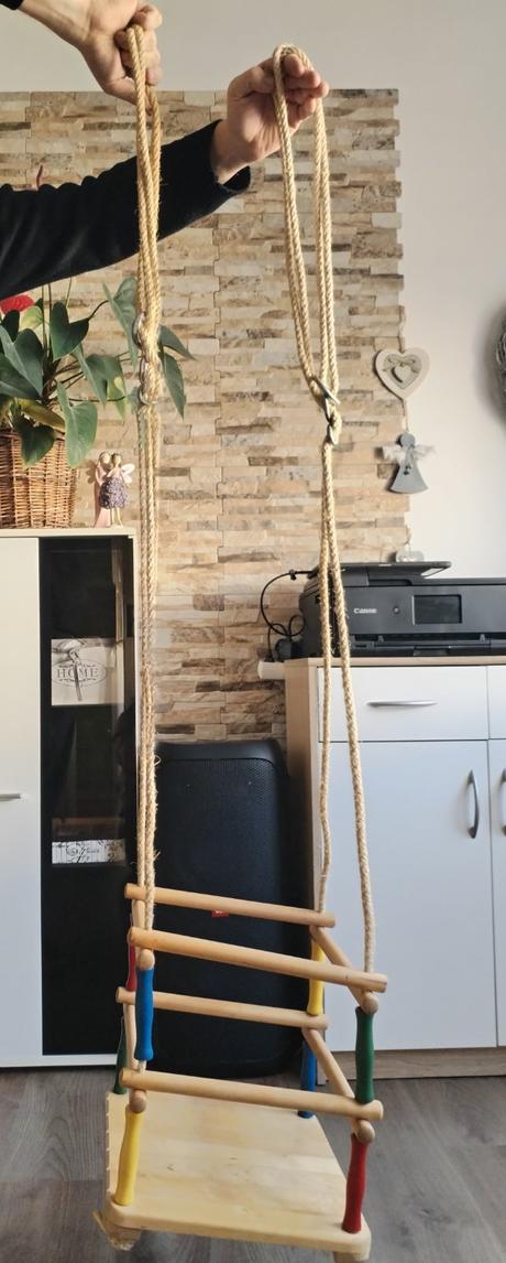 Celodřevěná dětská houpačka, 