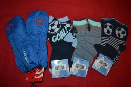 Prodloužené rukavice na 3-4r.a 3x zimní ponožky, 104 / 110