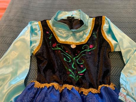 Karnevalové šaty122/128, 2 ks, 