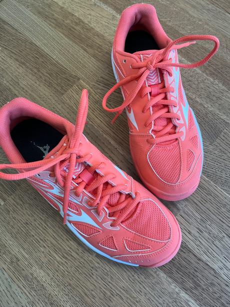 Sálovky, tenisky vel. 38,5, mizuno,39