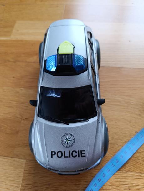 Houpací blikající auto,