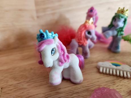 Figurky poníků s česacím ohonem,