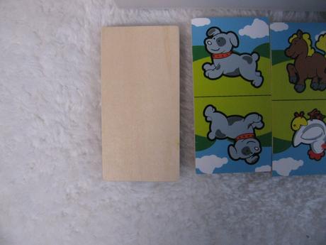 Dětská společenská hra domino,