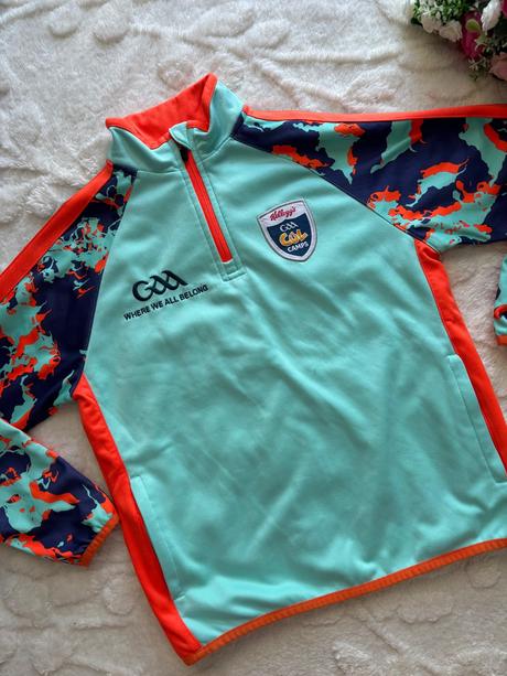 K6/ mikina sportovní - v.cca 8/9 let, 134