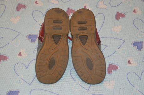 Šedočervené boty s kožíškem, šněrovadla+zip, 29